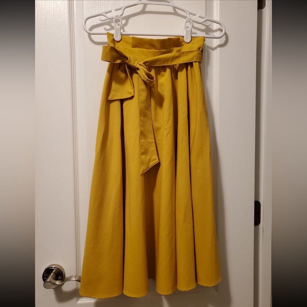 Long Japanese yellow skirt